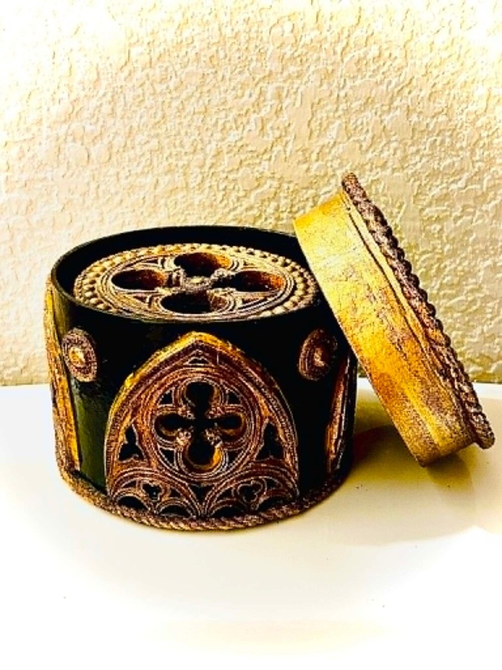 NWT Set of 2 Sculptured Gothic Arch Quatrefoil Lidded Boxes Black Gold 6"& 5" - Picture 3 of 7